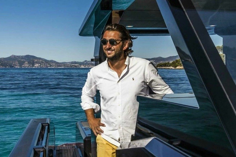 Πλοίο εμβόλισε το σκάφος του Τούρκου επιχειρηματία που ταξίδευε για Μύκονο