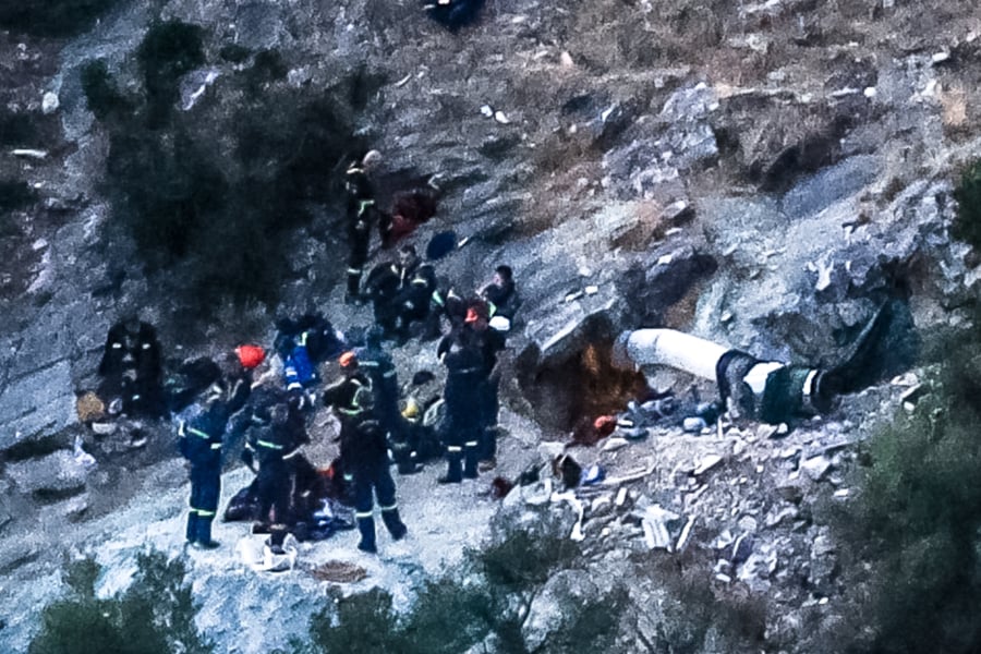 Λάρισα: Απεγκλωβίστηκε σώος ο 53χρονος που είχε μπει σε σπηλιά για λίρες (Εικόνες και Βίντεο)