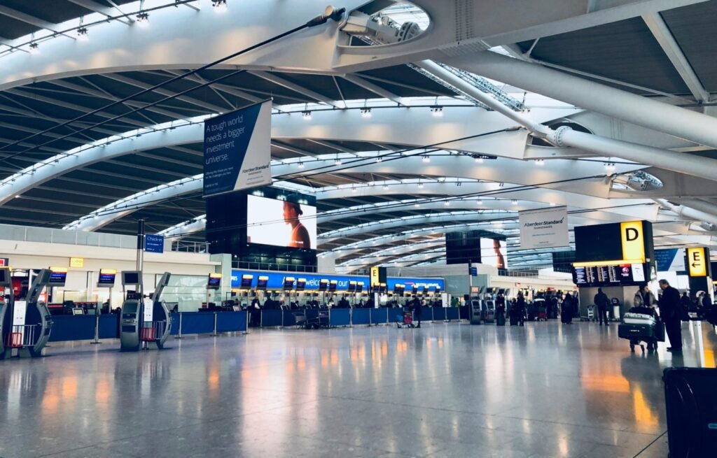 Συναγερμός σε ευρωπαϊκά αεροδρόμια: Προβλήματα μετά από κυβερνοεπίθεση