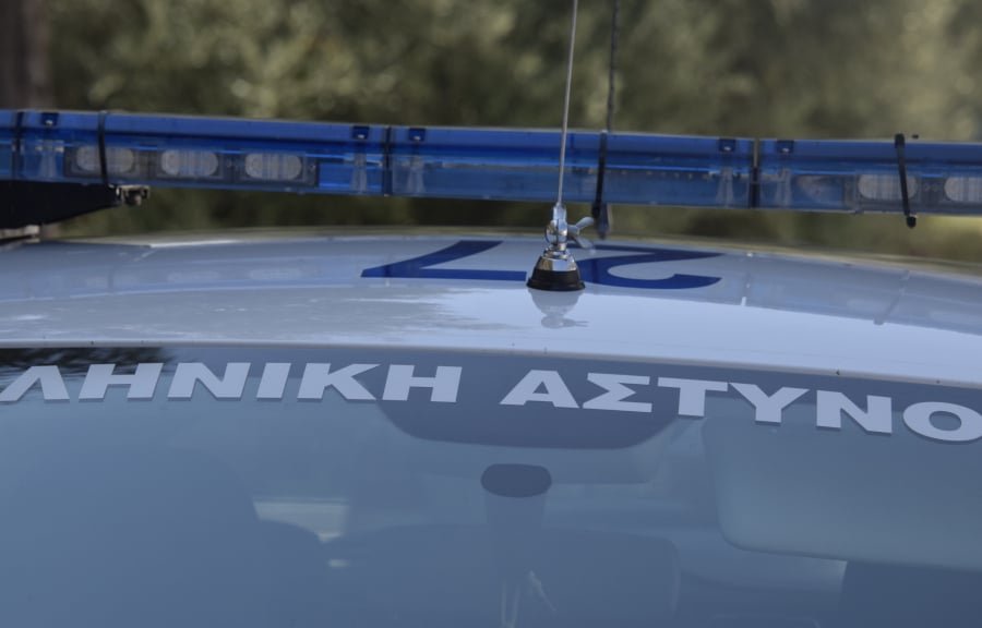 Φρίκη στη Βοιωτία: Γυναίκα έθαψε τη μητέρα της στην αυλή του σπιτιού της για να παίρνει τη σύνταξή της