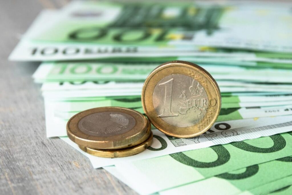 Νωρίτερα οι συντάξεις Οκτωβρίου – Δείτε αναλυτικά τις ημερομηνίες