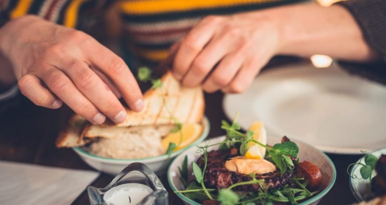 Σάκχαρο: Η σωστή σειρά στα γεύματα για να μην εκτοξευτεί η γλυκόζη