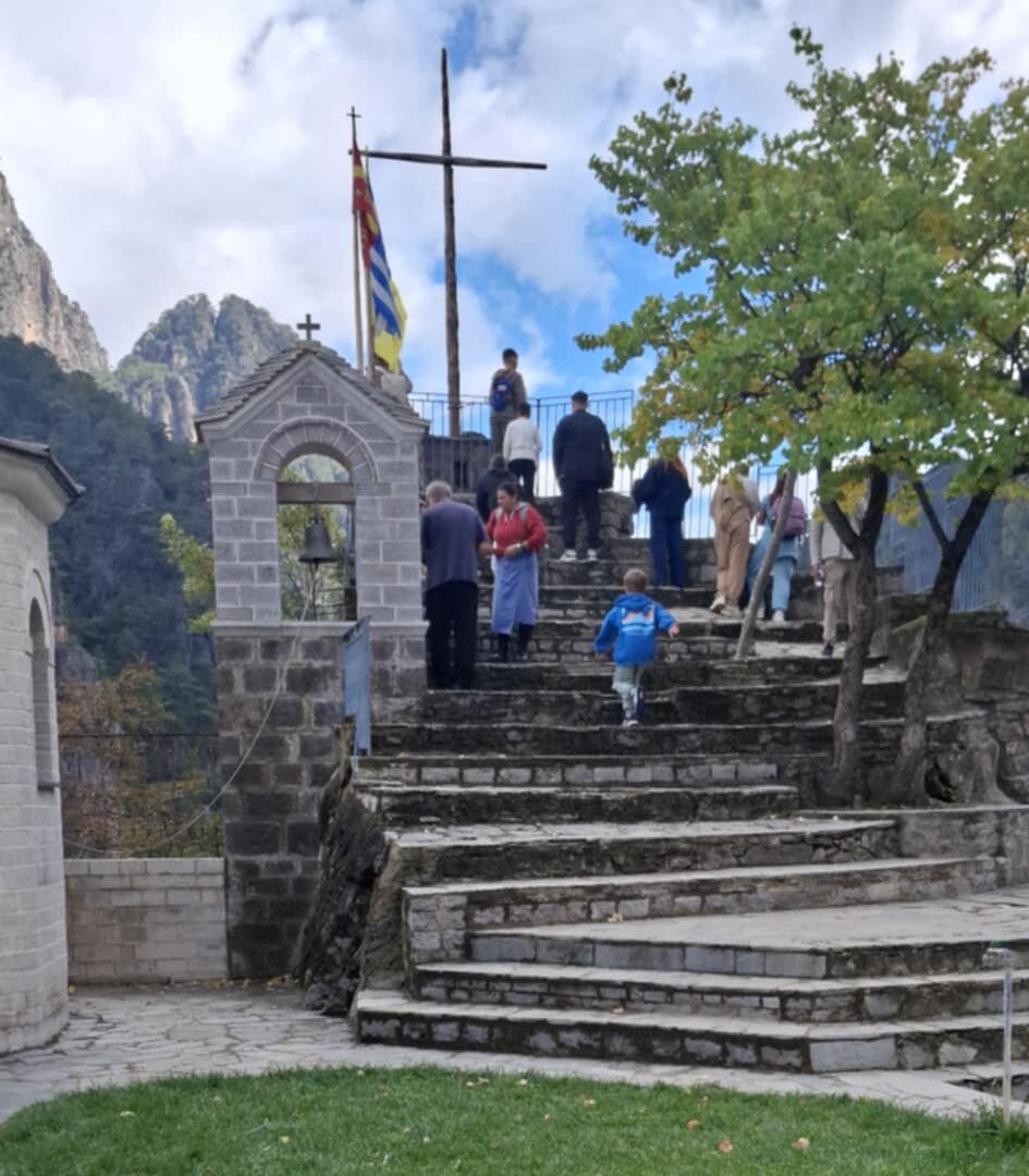 Χαμόγελα, συγκίνηση και θετική ενέργεια: Η Ομάδα του Travels Development κατέκτησε τη Μονή Στομίου!