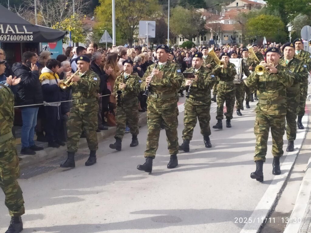 Όλη η παρέλαση της 11ης Νοεμβρίου στην Καστοριάς σε φωτογραφίες