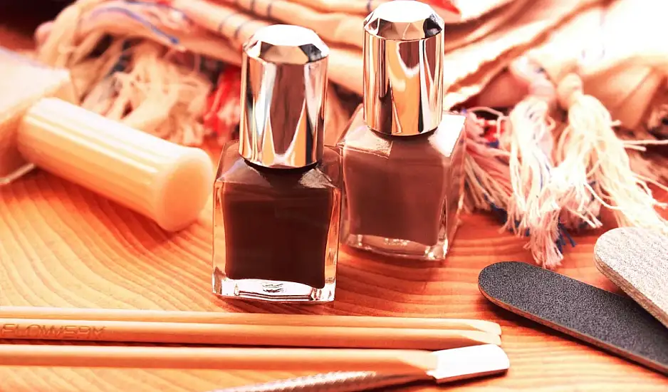 Τα βερνίκια νυχιών που κρύβουν κινδύνους – Δείτε τι αποκαλύπτουν οι έρευνες για την υγεία μας