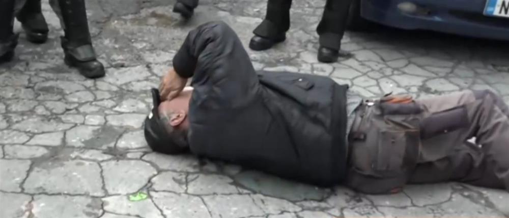 Θεσσαλονίκη: Ξέφυγε η κατάσταση ανάμεσα σε αγρότες και αστυνομικούς – Αγρότης δέχθηκε χημικά (βίντεο)