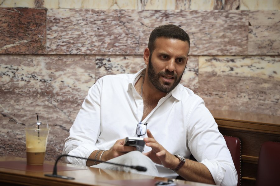 Διαγράφεται από τον ΣΥΡΙΖΑ ο Νίκος Παππάς: Γρονθοκόπησε Έλληνα δημοσιογράφο στο Στρασβούργο