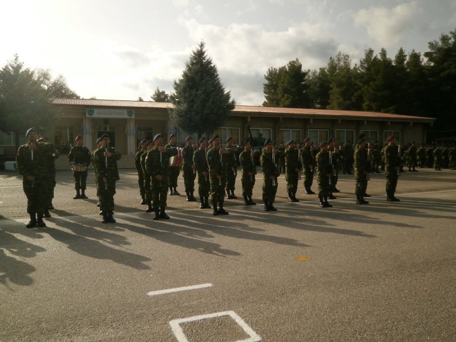 Υποχρεωτική στράτευση στα 25 για τους φοιτητές: «Κόφτης» στις αναβολές, έξαλλοι οι σπουδαστές Ιατρικής