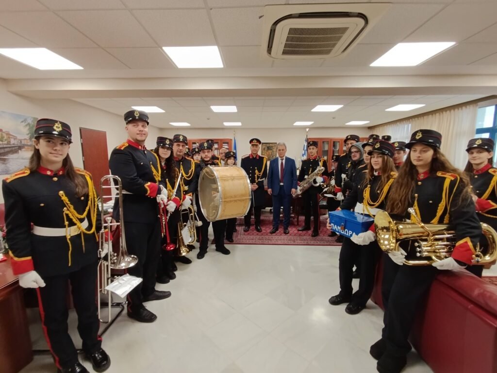 Χριστουγεννιάτικα Κάλαντα στον Περιφερειάρχη