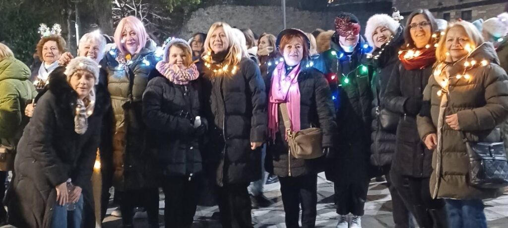 Οι “Σουρτούκες” της Καστοριάς ξεσήκωσαν και φέτος, την Μητροπόλεως (φωτογραφίες )