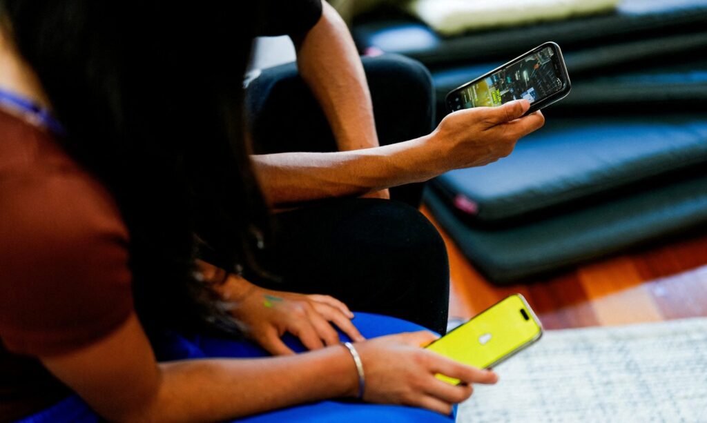 Η Αυστραλία κατέβασε τον «διακόπτη» στα social media για τους κάτω των 16 – Πώς θα γίνεται ο έλεγχος από τις εταιρείες