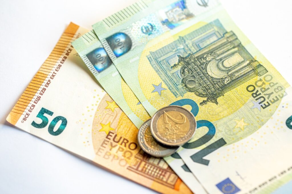 Το πραγματικό εισόδημα των Ελλήνων 15% χαμηλότερο από το 2009