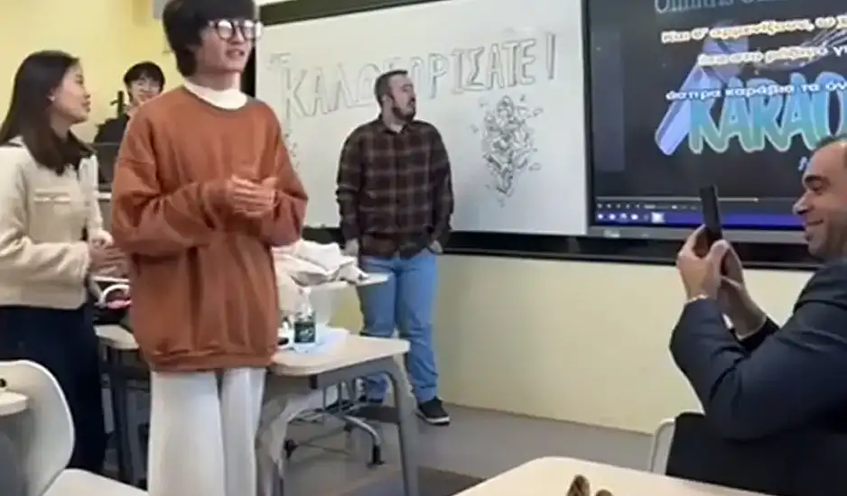 Viral οι Κινέζοι φοιτητές που τραγουδούν στα ελληνικά το «Άσπρα καράβια τα όνειρά μας»