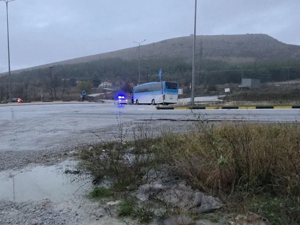 Συναγερμός στην Πτολεμαΐδα: Εξετράπη λεωφορείο με 25 εργαζόμενους στη ΔΕΗ