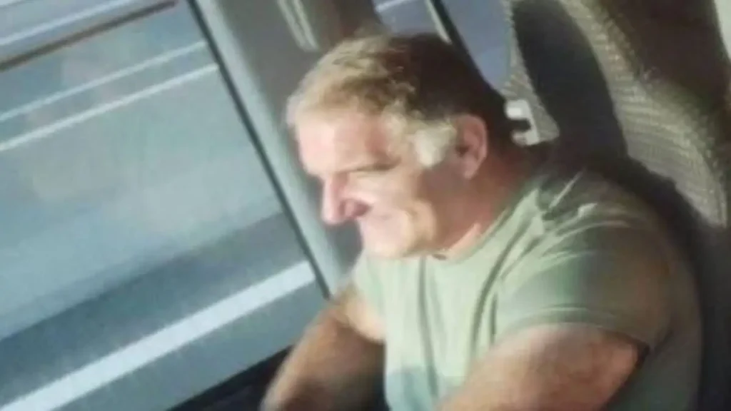 Πτολεμαΐδα: «Αντέδρασα ενστικτωδώς, δεν έχω οδηγήσει ξανά λεωφορείο» λέει ο νεαρός που έσωσε τους επιβάτες όταν ο οδηγός έπαθε ανακοπή