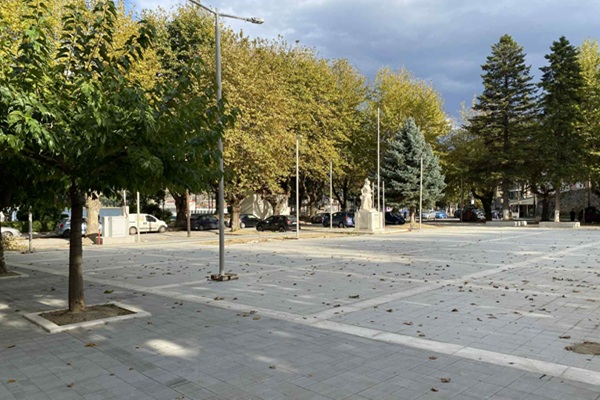 Πλατείες Μακεδονομάχων και Ειρήνης: Τρίτη παράταση στο έργο που προκάλεσε «θύελλα».