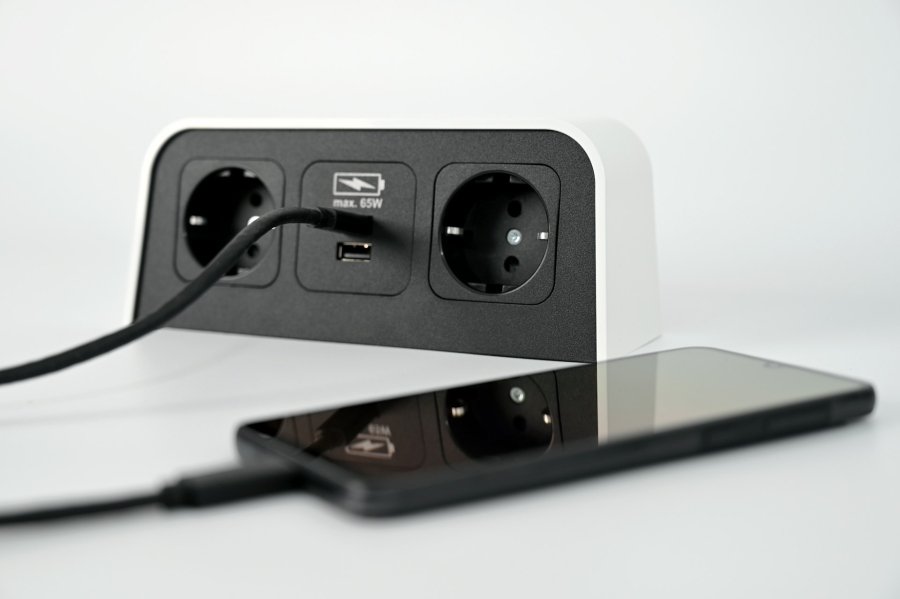 Κινητό: Το ασυγχώρητο λάθος που κάνεις να αφήνεις τον φορτιστή στην πρίζα