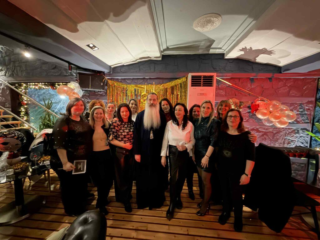 Οι Απόφοιτοι του ’95 του 1ου Γενικού Λυκείου Καστοριάς Ξανά Μαζί – Ξεχωριστός συνοδοιπόρος ο Μητροπολίτης Συμεών