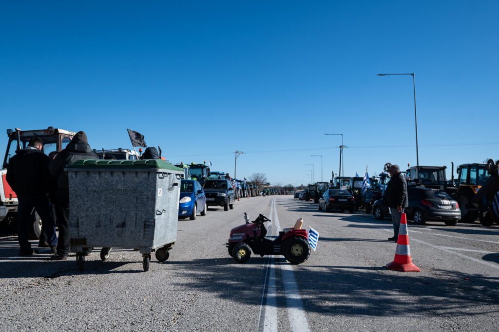 Αγρότες: Ποιοι δρόμοι έχουν μπλόκα, οι εναλλακτικές διαδρομές (13/1)