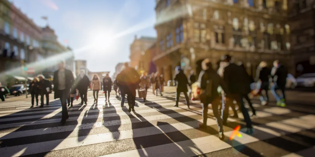 Οι ψυχολόγοι λένε ότι όταν κάποιος γνέφει «ευχαριστώ» σε έναν οδηγό, καθώς διασχίζει τον δρόμο, μαρτυρά συγκεκριμένα χαρακτηριστικά της προσωπικότητάς του