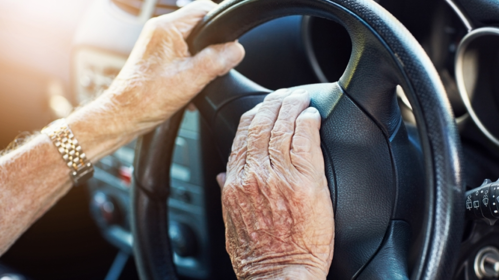 89χρονος κινήθηκε για 10 χλμ ανάποδα στην Εγνατία Οδό, προκαλώντας τροχαίο με τραυματισμό