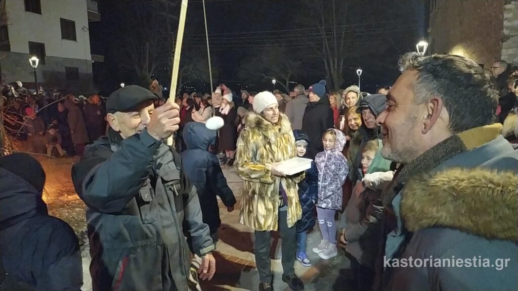 Αναβίωσε το έθιμο της Μπουμπούνας και του Χάσκαρι στο Απόζαρι (φωτογραφίες)