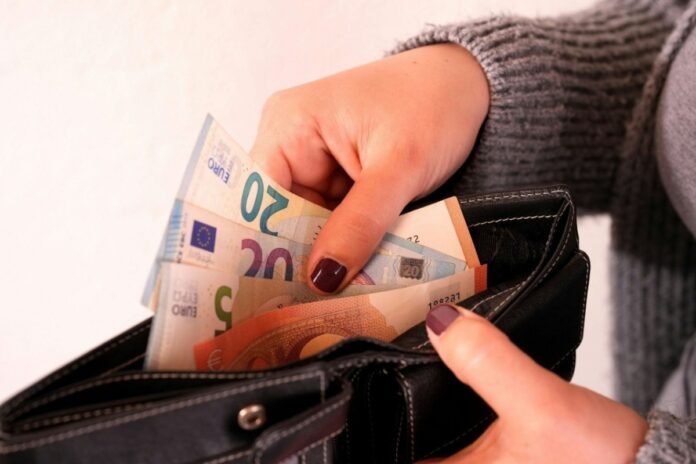 5e01cf6b-doro-xristougennon