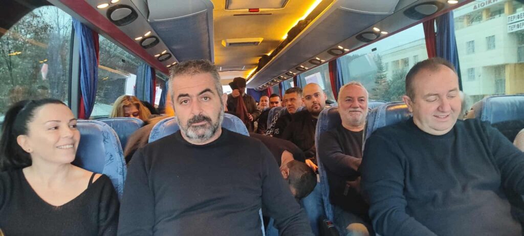 Με τρακτέρ και λεωφορεία η κάθοδος των αγροτών του μπλόκου της Σιάτιστας στην Αθήνα