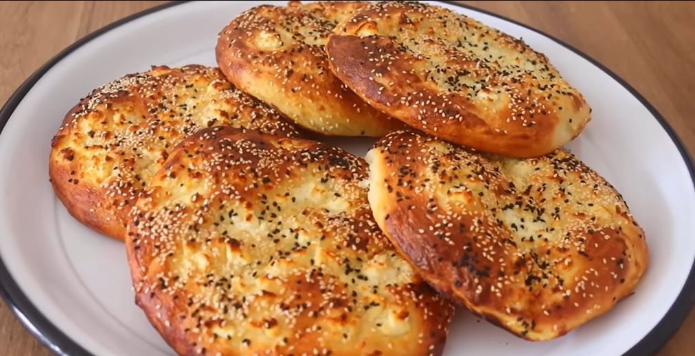 Ψωμάκια γιαουρτιού: Τόσο Εύκολο Που Θα Θέλεις Παντα Να τα Κάνεις