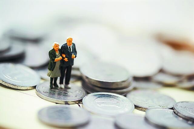 Σε απόγνωση οι συνταξιούχοι: Πληρώνουν φόρους που ξεπερνούν τις αυξήσεις τους!