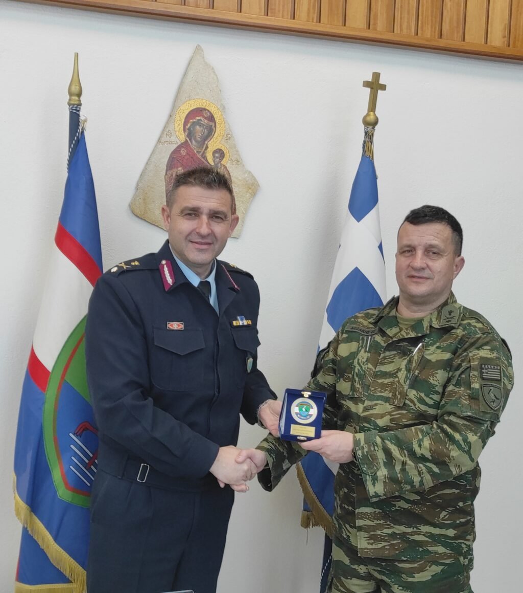 ο Γεν. Περιφ. Αστυνομικός Διευθυντής Δυτικής Μακεδονίας, Ταξίαρχος κ. Νικόλαος Έξαρχος εθιμοτυπική επίσκεψη στο Διοικητή της 9η Ταξιαρχίας Μ.Π., Ταξίαρχο κ. Στέφανο Δοξάκη