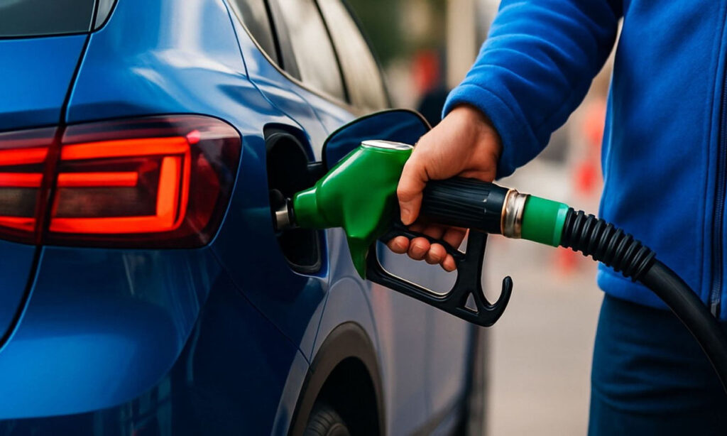 Ανακοινώθηκε  το Fuel Pass: Πώς θα λάβετε την έκτακτη ενίσχυση έως 60 ευρώ για τα καύσιμα