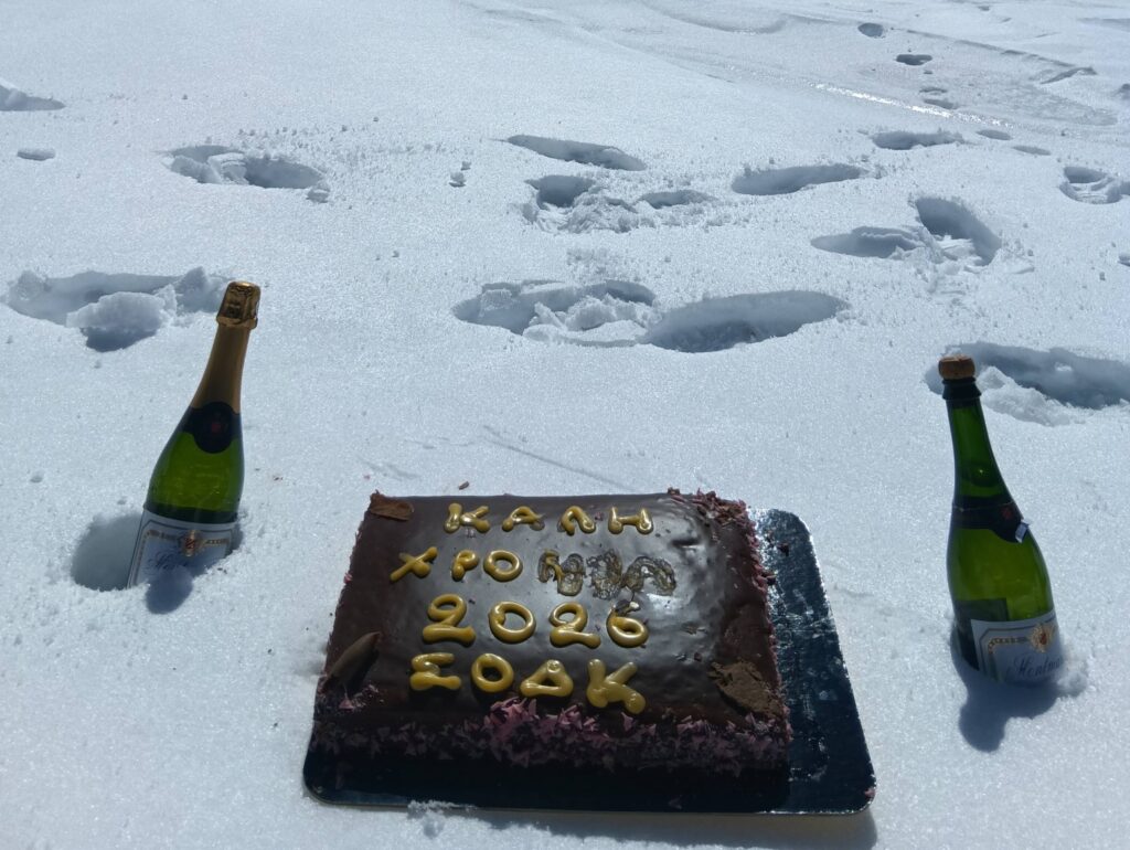 O ΣΟΔΚ έκοψε την βασιλόπιτά του στον Γράμμο (φωτογραφίες)