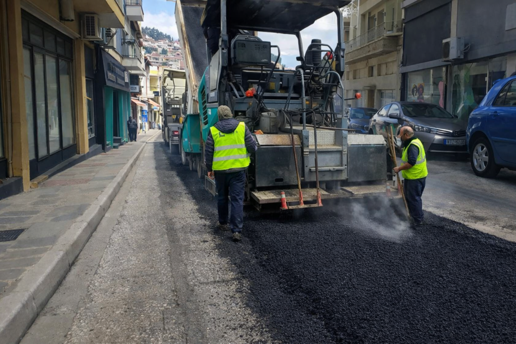 Επιτέλους!  Ασφαλτοστρώνεται η Μητροπόλεως
