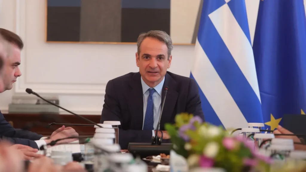 Μητσοτάκης: Στα 920 ευρώ ο κατώτατος μισθός – Μηνιαία αύξηση 40 ευρώ από πέρυσι