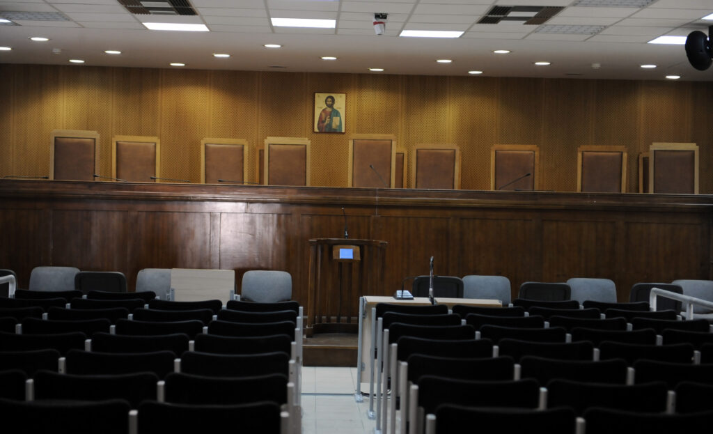 Προσφυγή της Ένωσης Αθέων στο Ευρωπαϊκό Δικαστήριο για τις ιερές εικόνες στα δικαστήρια