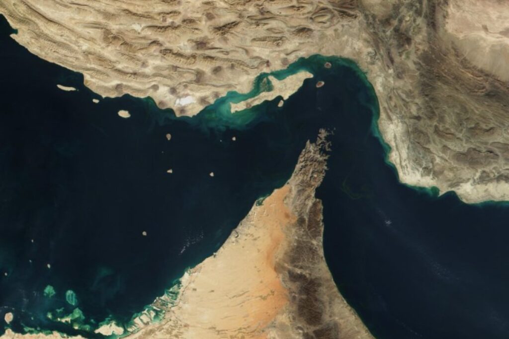 Στενά του Ορμούζ: Πως ένα «κλειστό» πέρασμα 33 χιλιομέτρων μπορεί να παραλύσει την παγκόσμια οικονομία;