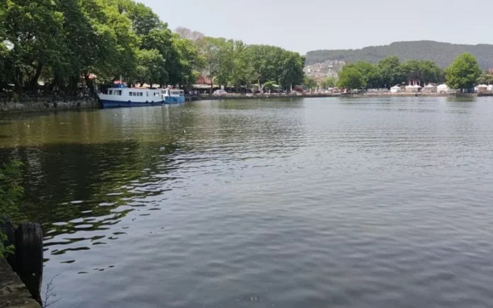 limni-pamvotida-r496qc00df7f2xz1ndko9r66k8atsk1q93n3x9wt8g