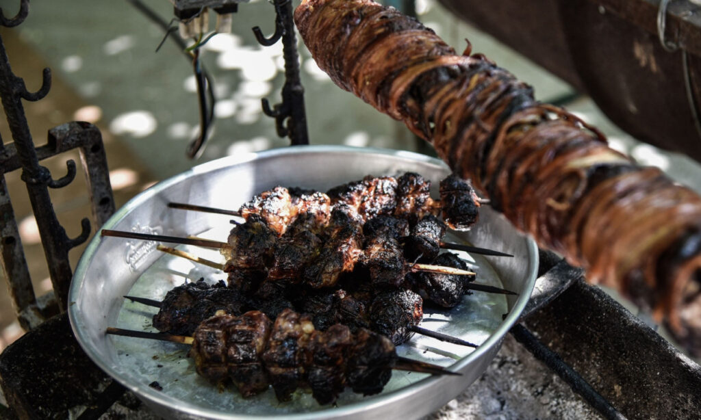 Μήπως το… παρακάνατε με το αρνί; Πώς να «συνέλθει» το στομάχι μετά το πασχαλινό τραπέζι