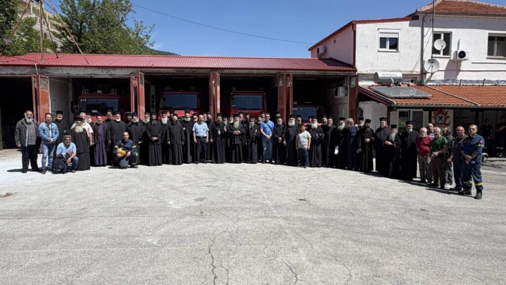 Οι Ιερείς της Ι. Μητροπόλεως Καστορίας παρακολούθησαν επίδειξη χρήσης πυροσβεστικών μέσων