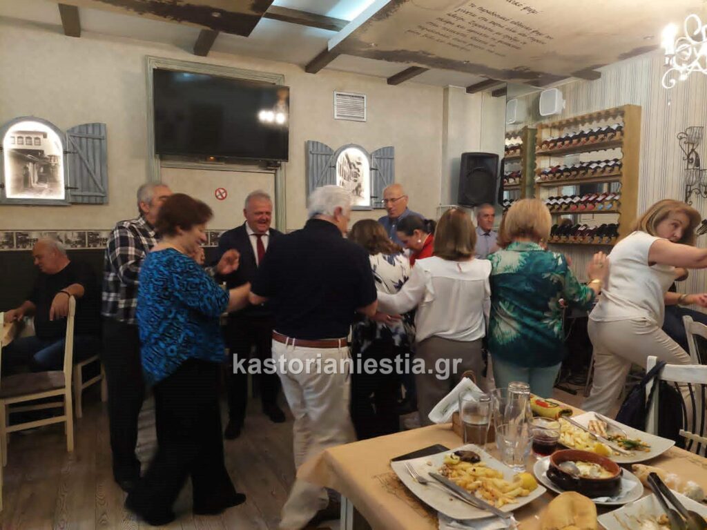 Βραδιά Αναμνήσεων και Συγκίνησης: Μεγάλη Επιτυχία το Pre-Reunion των Αποφοίτων του 1976 στην Καστοριά
