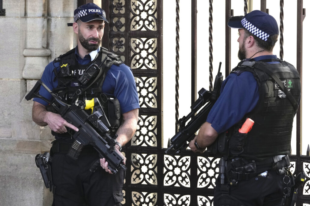 Πώς ο 46χρονος Έλληνας κατασκόπευε Ιρανό δημοσιογράφο, για την Τεχεράνη – Η κάμερα σε κάλτσα, τα ταξίδια σε Βρετανία και Ιταλία