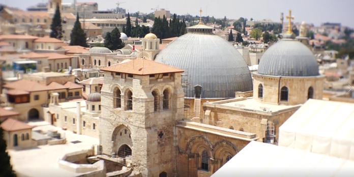 Inside-the-Churcho-of-the-holy-sepulchre-1000x567-1-1000x500-1